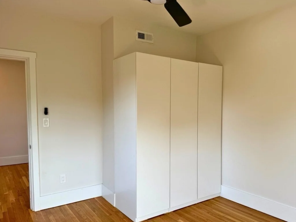 287 Walnut St, Stoughton