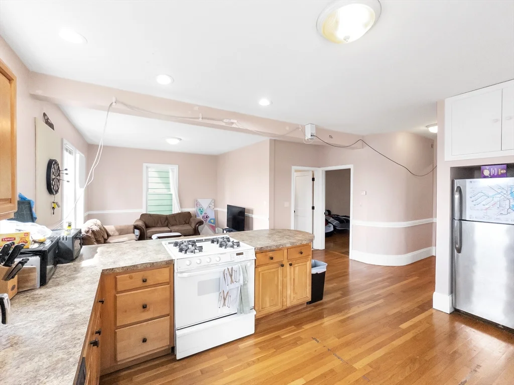 32 Fisher Ave, Mission Hill