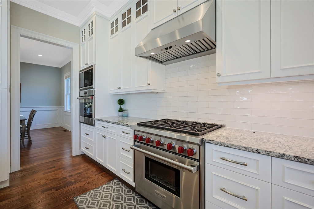 7 Marshall Rd, Wellesley