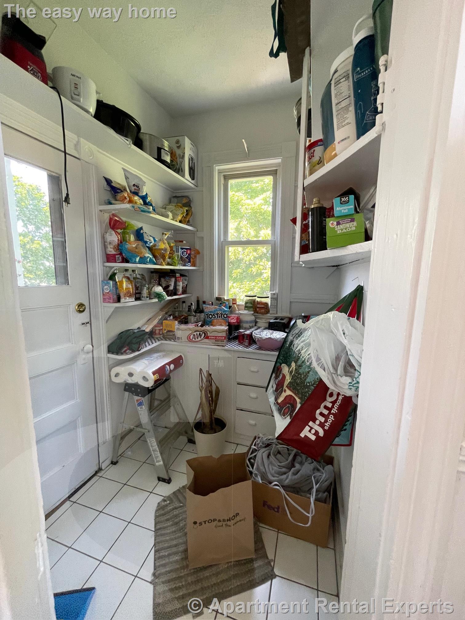 15 Farragut Ave, Teele Square