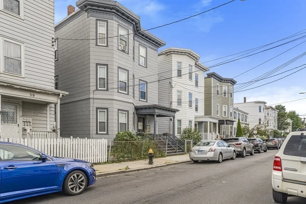 37 Harbor View, Dorchester