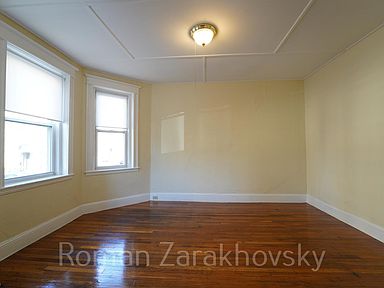 Studio bed, 1 bath apartment for rent at 221 Kelton Unit 2, Allston — photo 5 of 12
