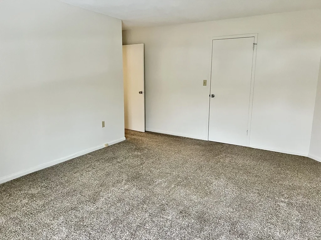 1004 Paradise Rd, Swampscott