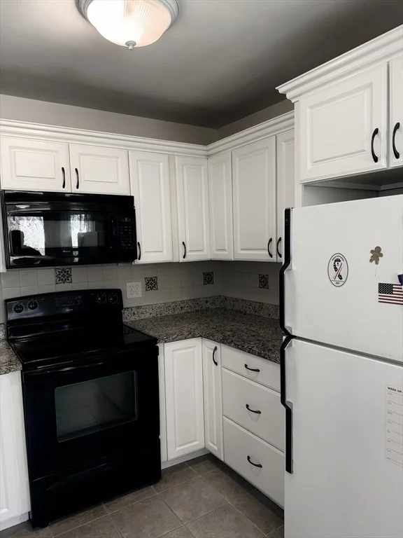 28 Robinhood Rd, Natick