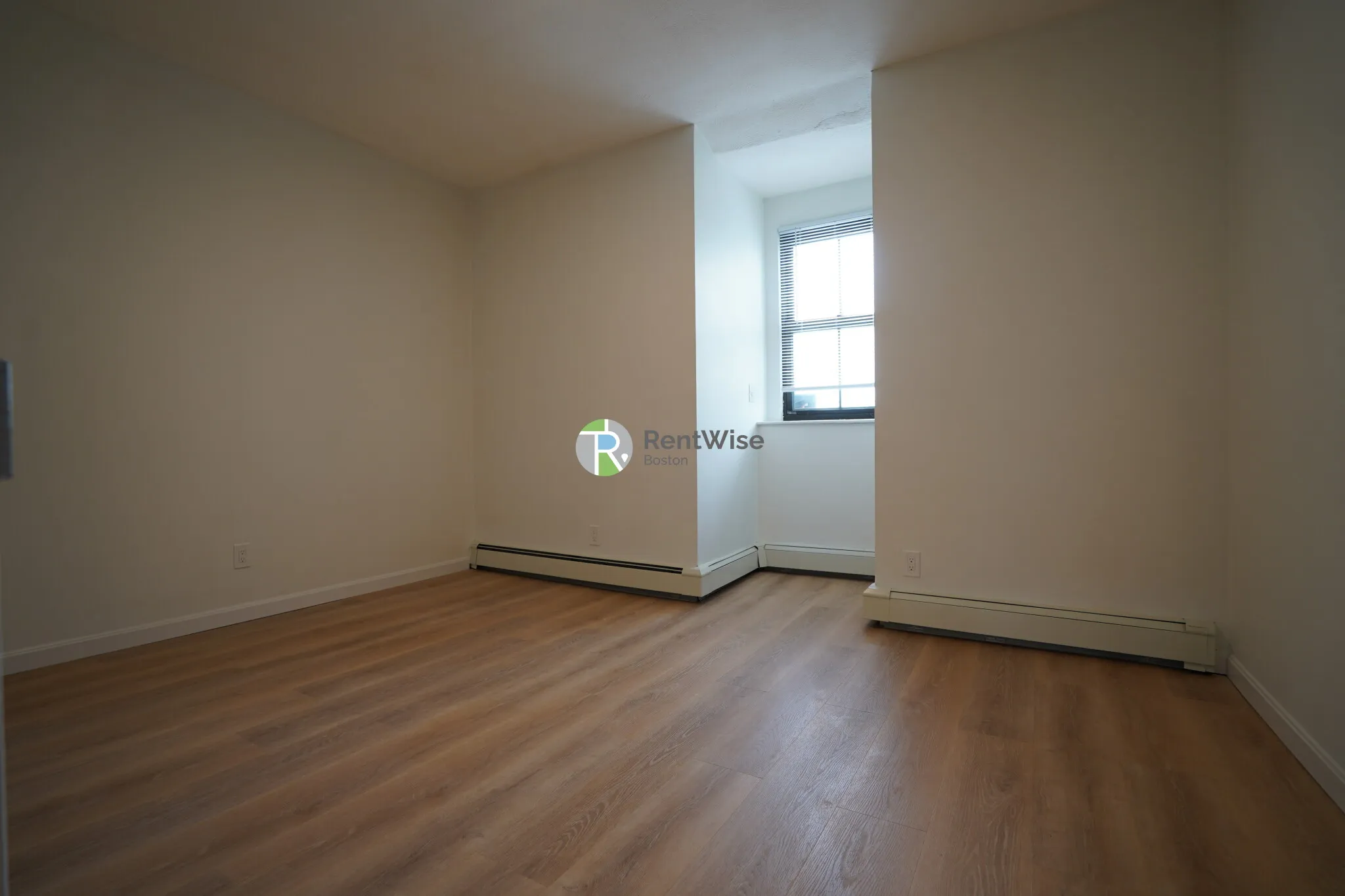 521 Massachusetts Ave, Roxbury