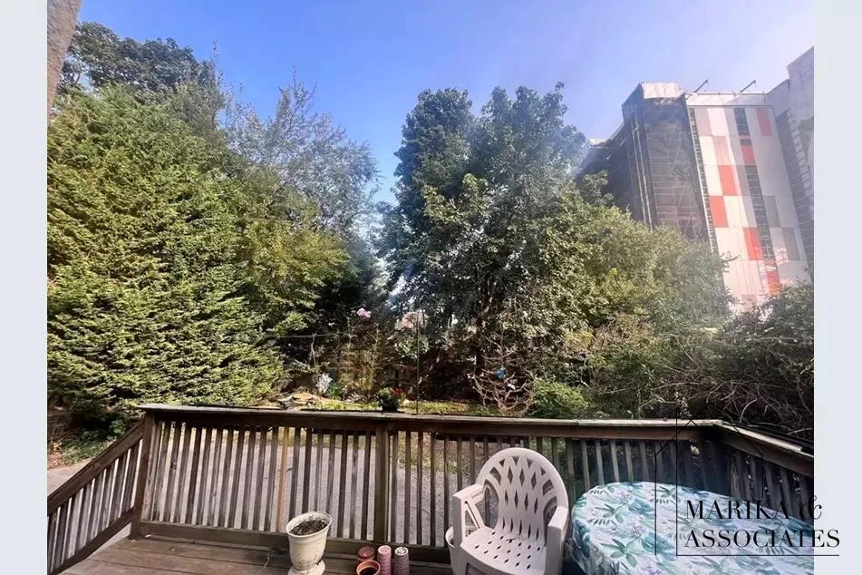 67 Green St, North Brookline