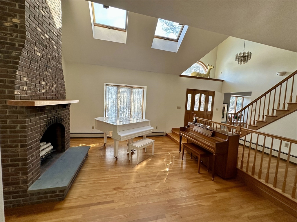 42 Pine Acres Rd, Foxboro