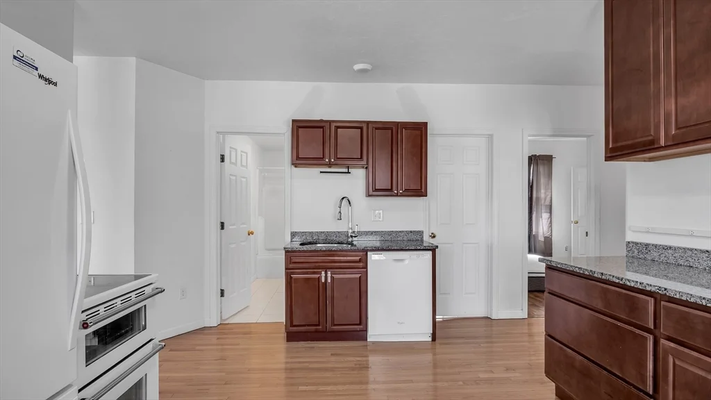 1442 Main St, Webster Square