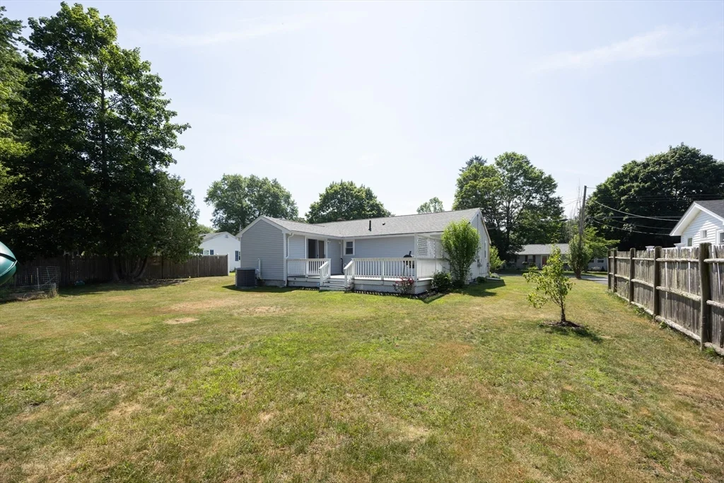 22 Suffolk Rd, Sharon