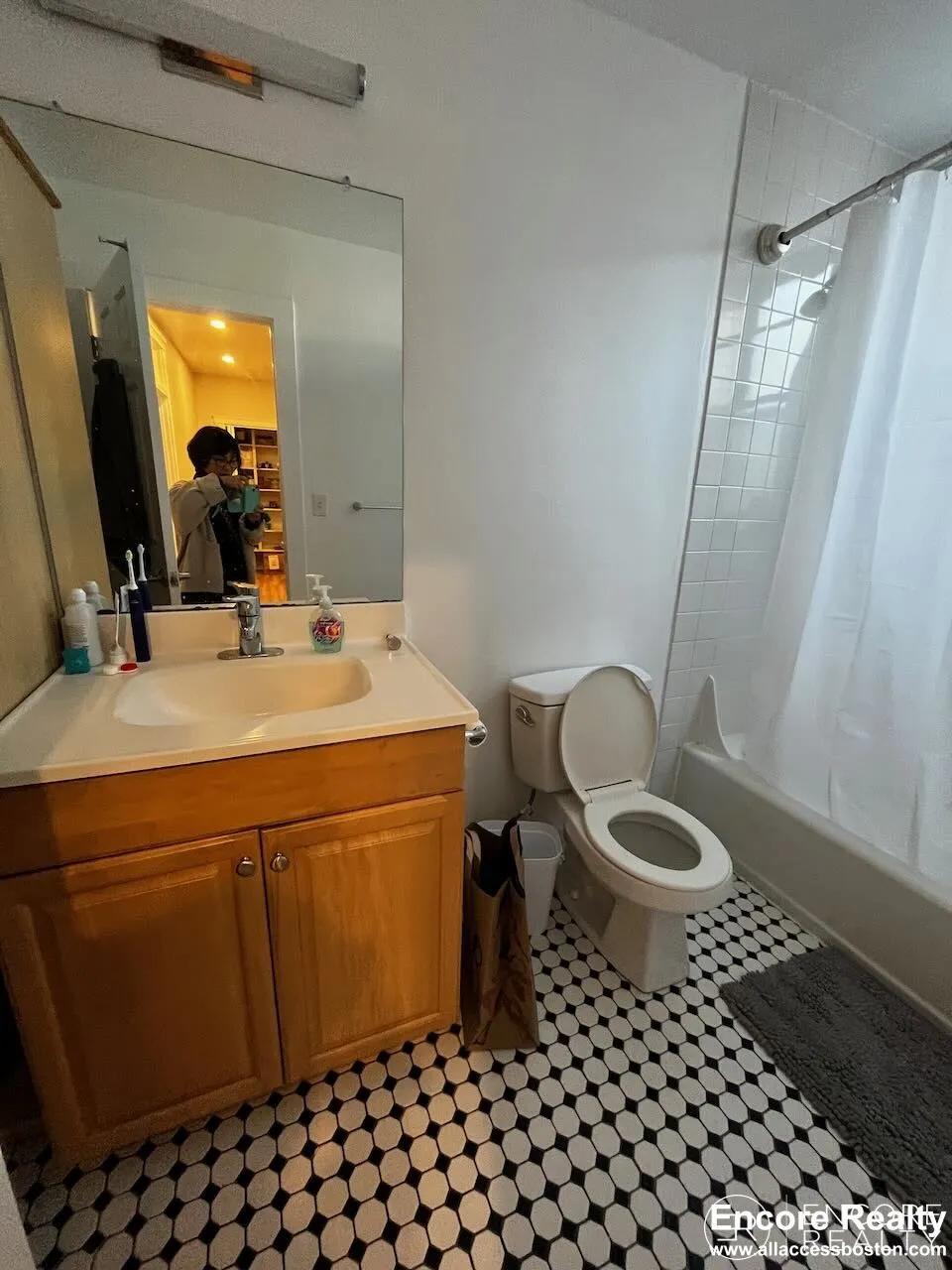 833 Beacon St, Fenway