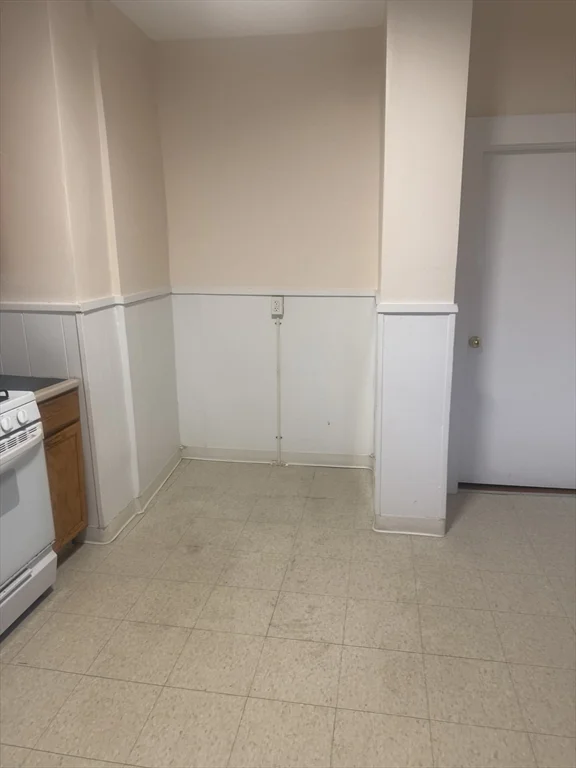 18 Fairview Ave, Malden