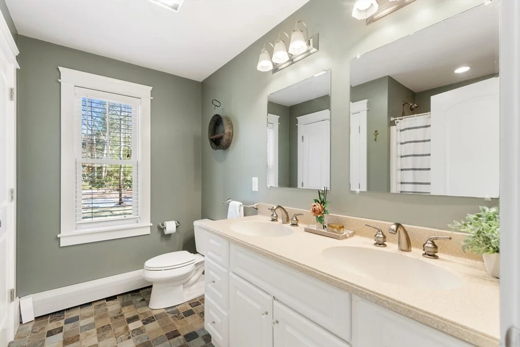 110 Clamshell Cove Rd, Cotuit