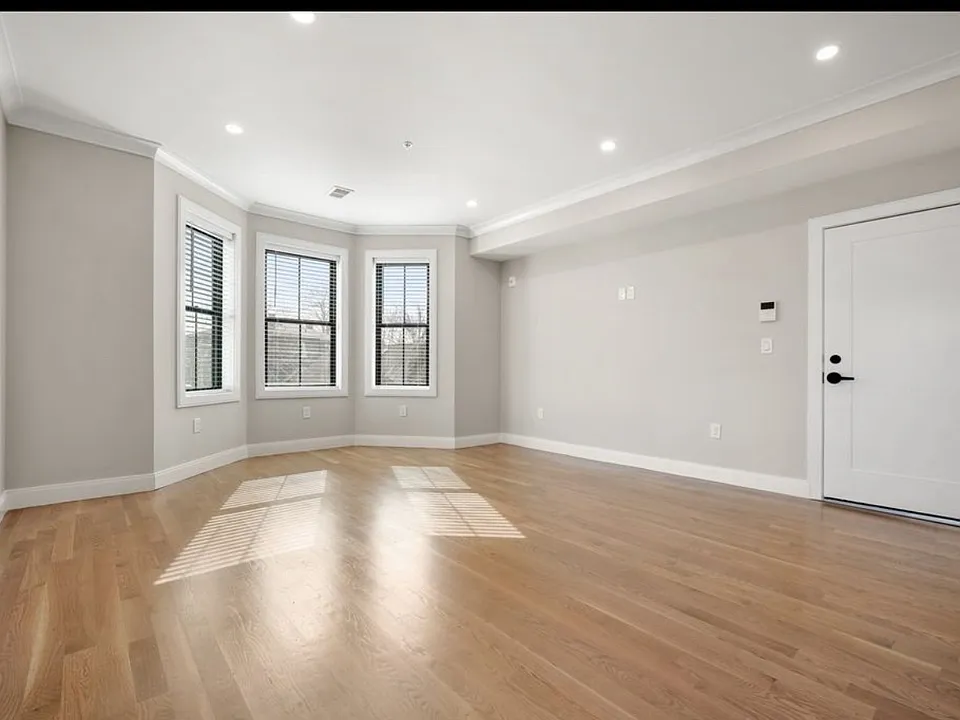 281 Lamartine St, Jamaica Plain