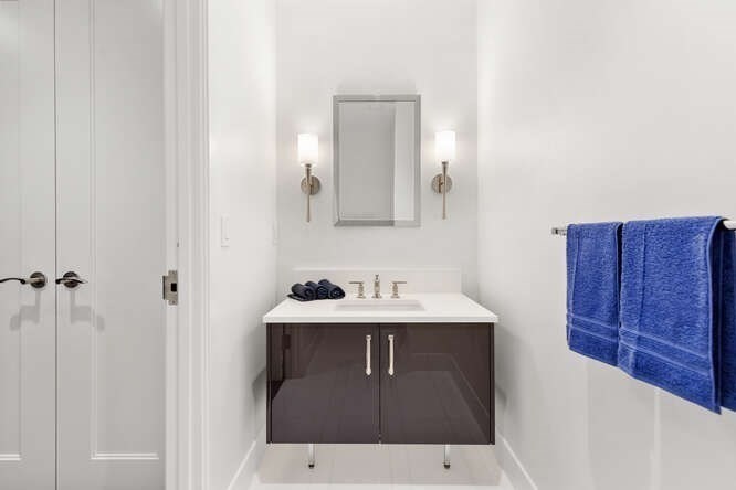 50 Liberty Dr, Seaport District