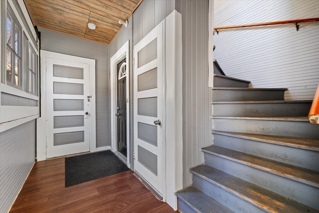 17 5th Ave, Worcester