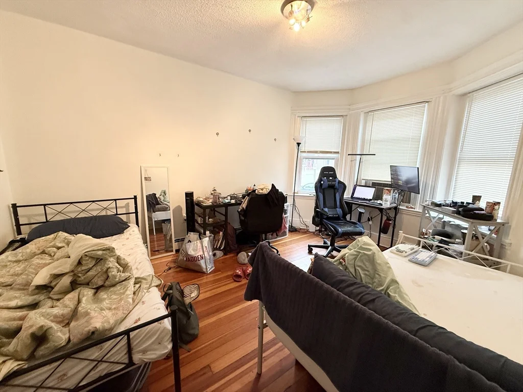 8 Wave Ave, Dorchester