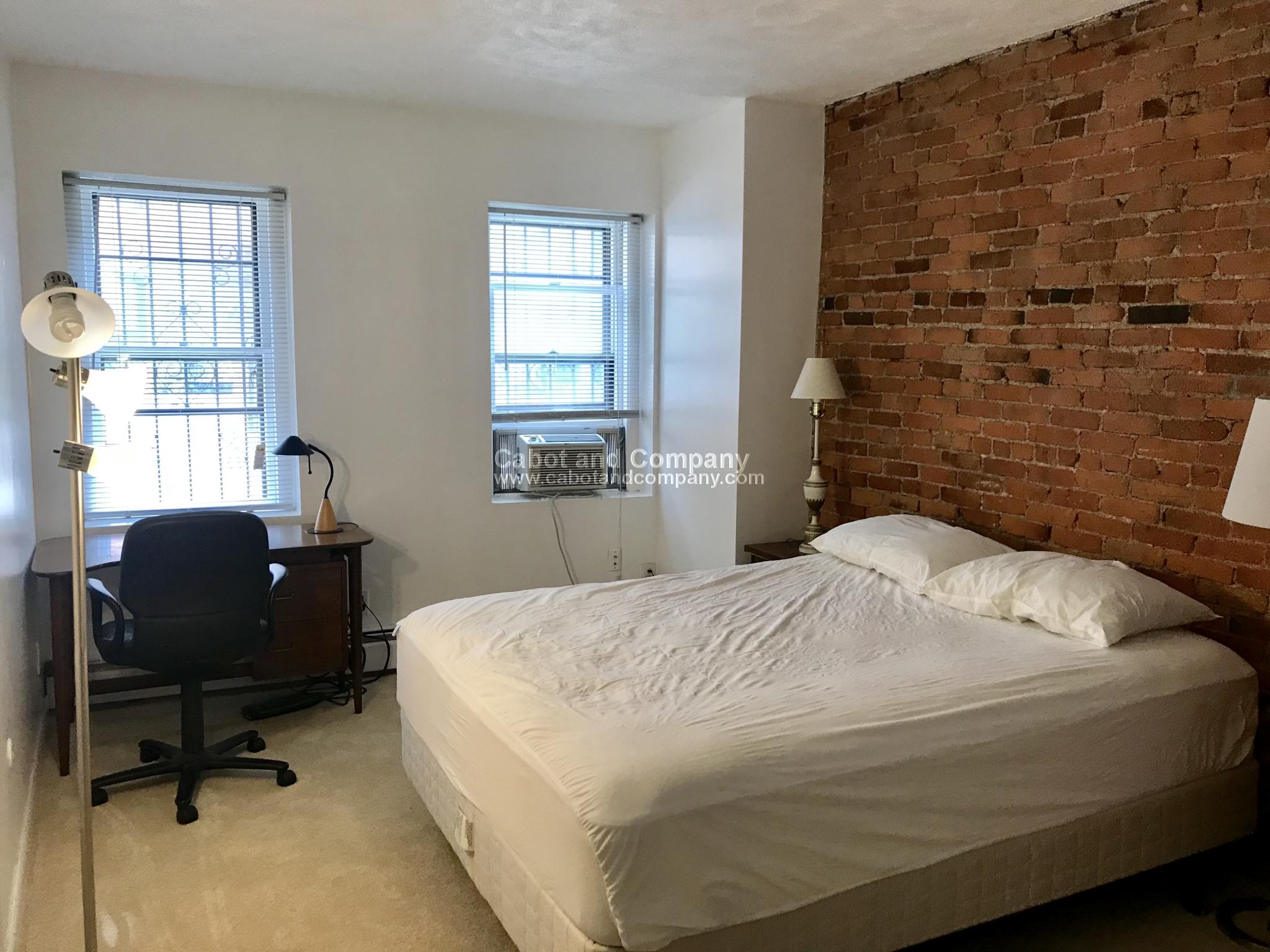 8 Follen St, Back Bay