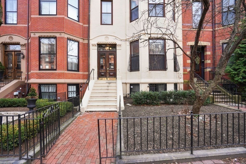 296 Marlborough St, Back Bay
