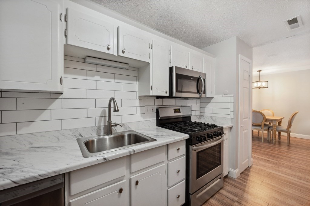 7 Greenbriar Dr, North Reading