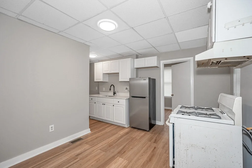 90 Appleton St, Lowell