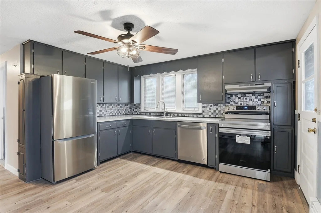 16 Liberty Dr, Shrewsbury