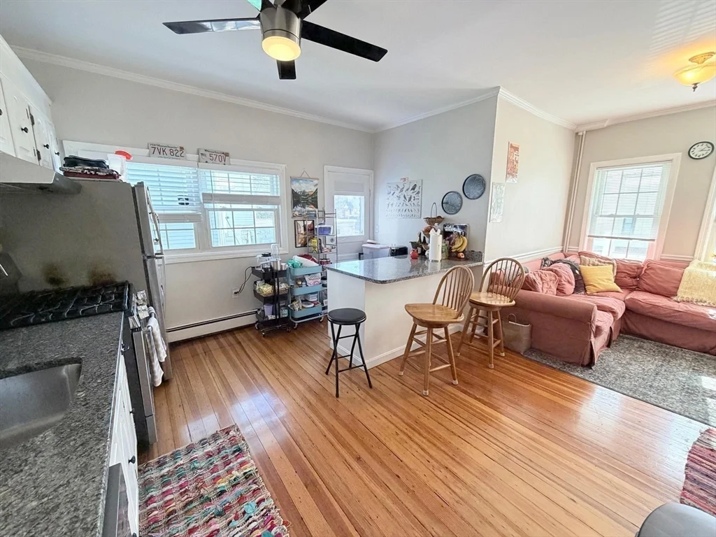 519 Main St, Medford