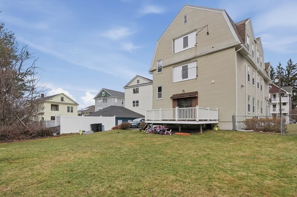 34 King Philip Rd, Worcester