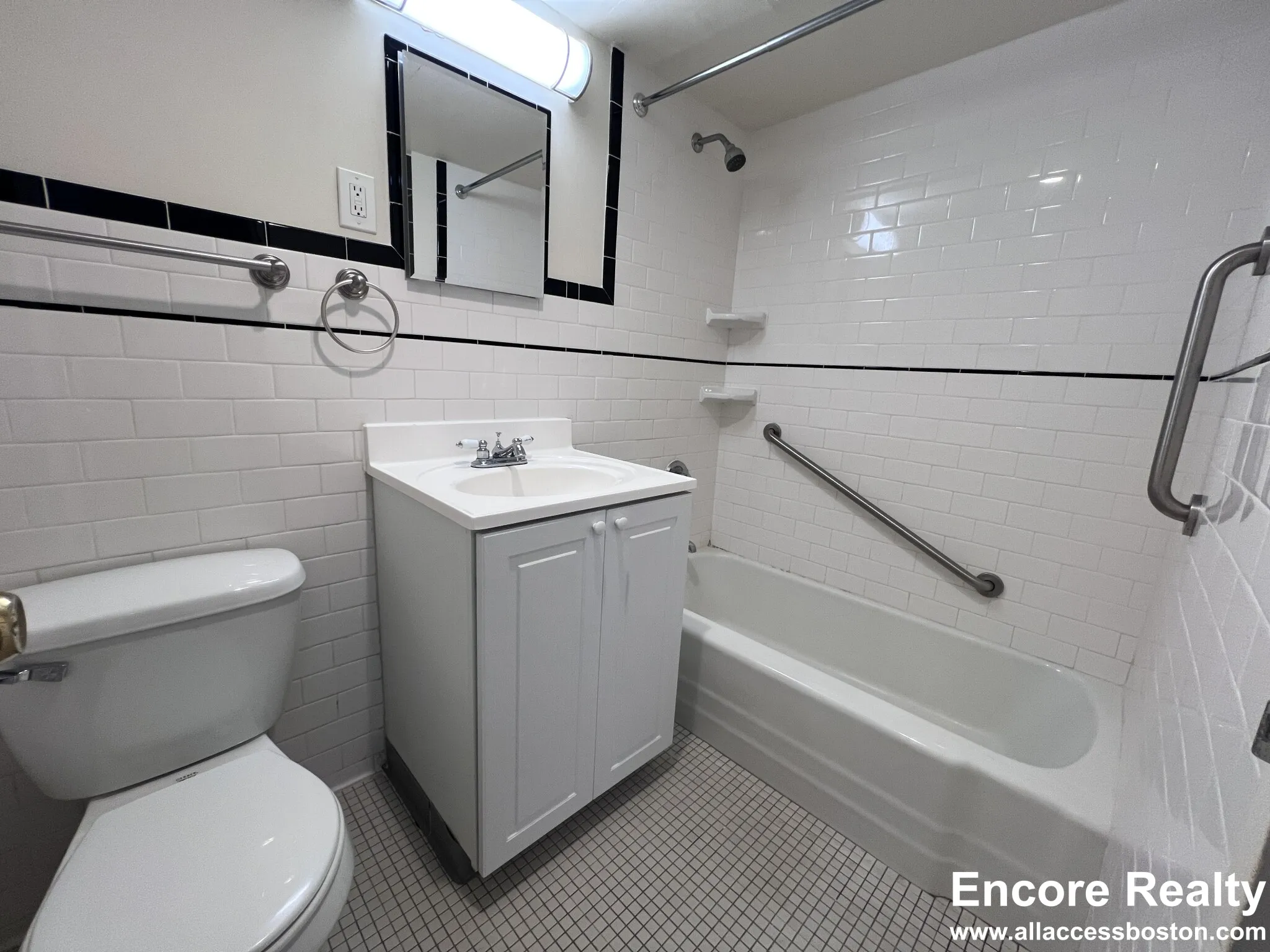 101 Monmouth Ct, Longwood