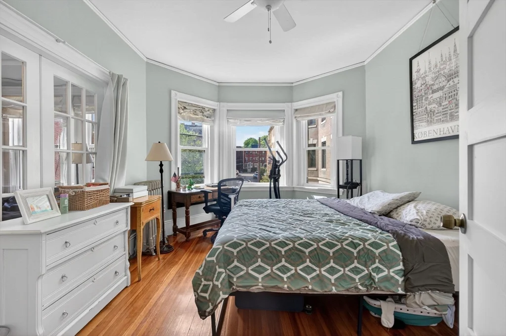 17 Park Vale, Coolidge Corner