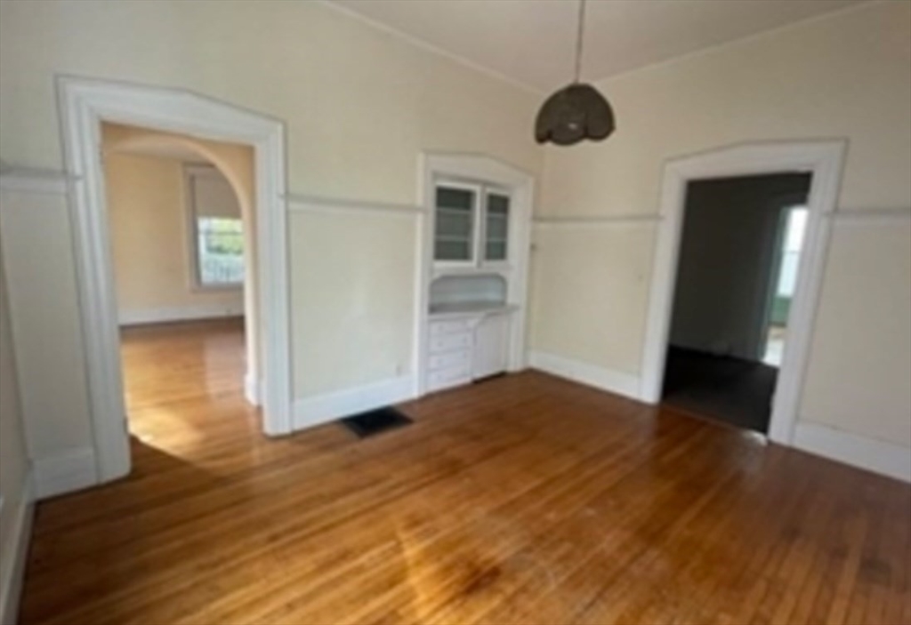 84 Walker St, Newtonville