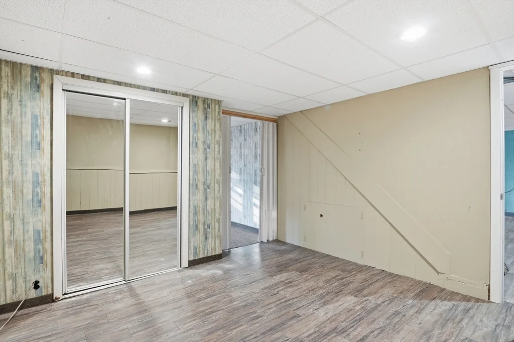 16 Liberty Dr, Shrewsbury