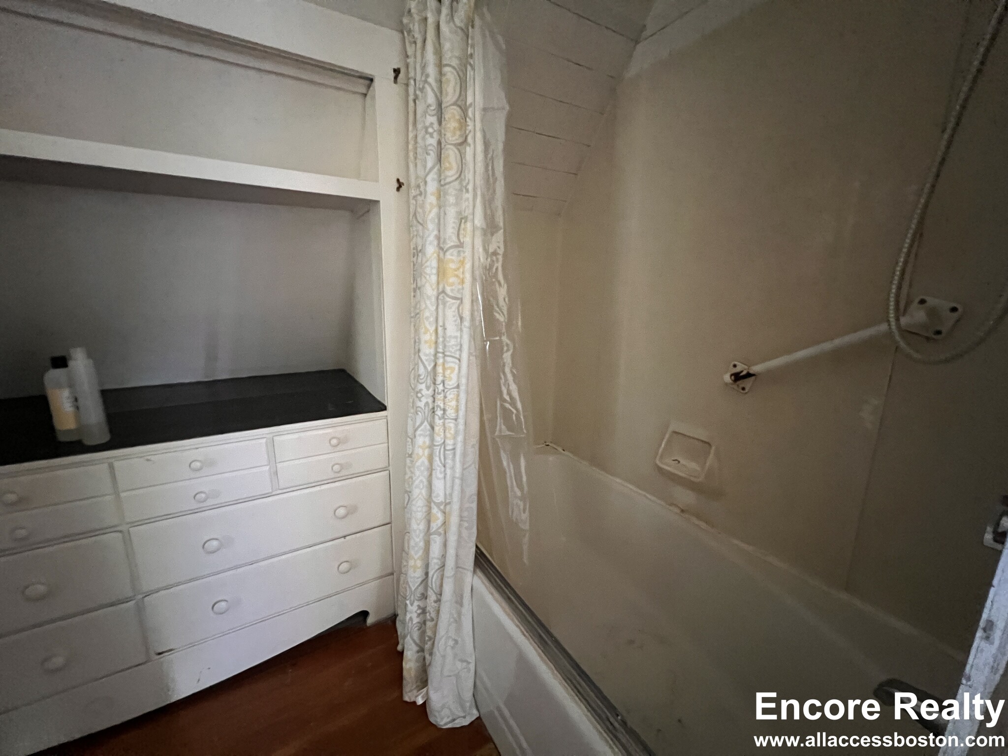 9 Kenwood St, North Brookline