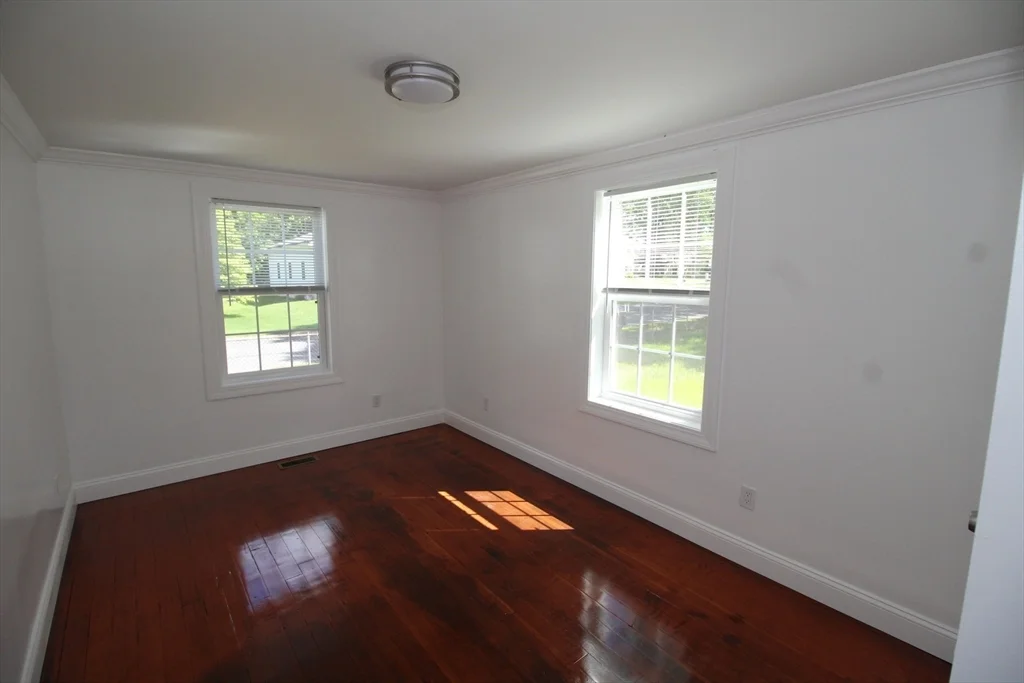 96 Walnut Ln, Attleboro