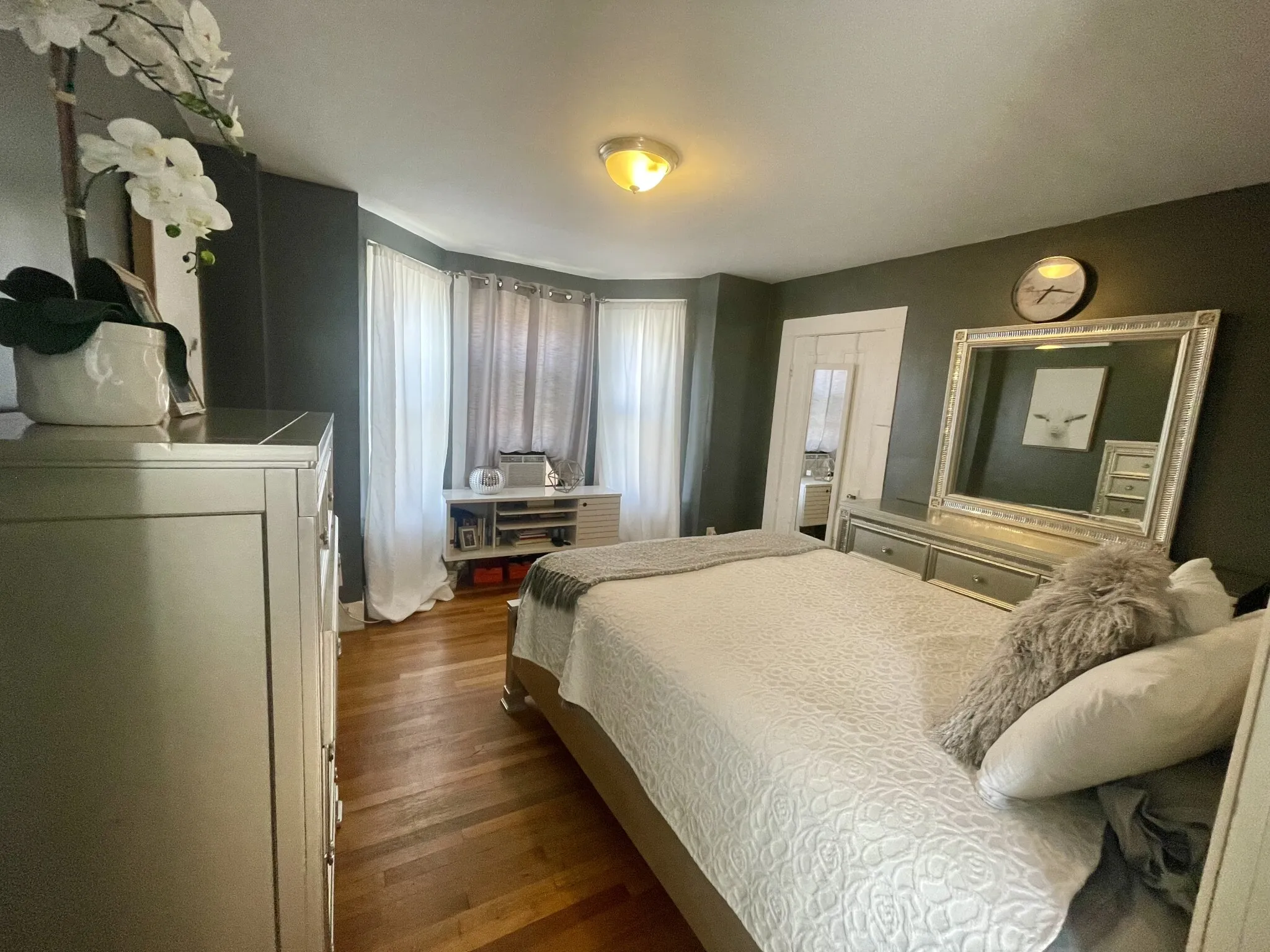 692 Moody St, South Side