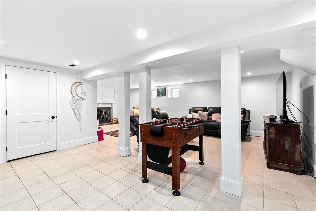 110 Redwood Rd, Newton