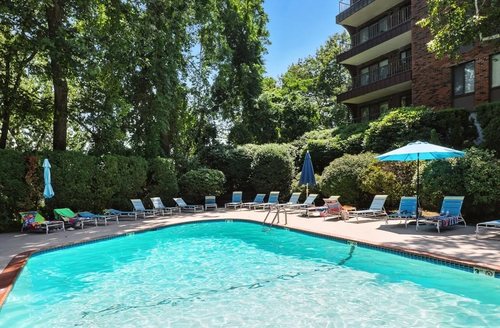 1006 Paradise Rd, Swampscott