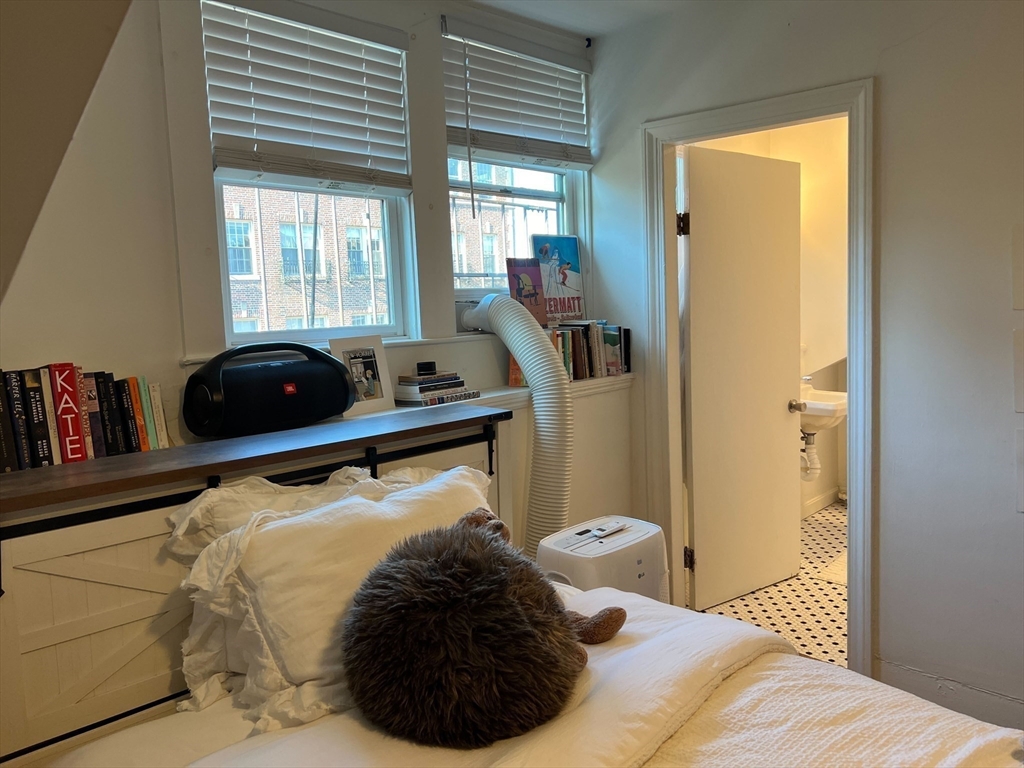 107 Charles St, Beacon Hill