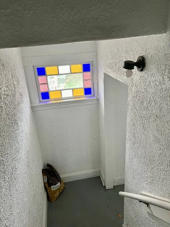 7 Beacon St, Attleboro