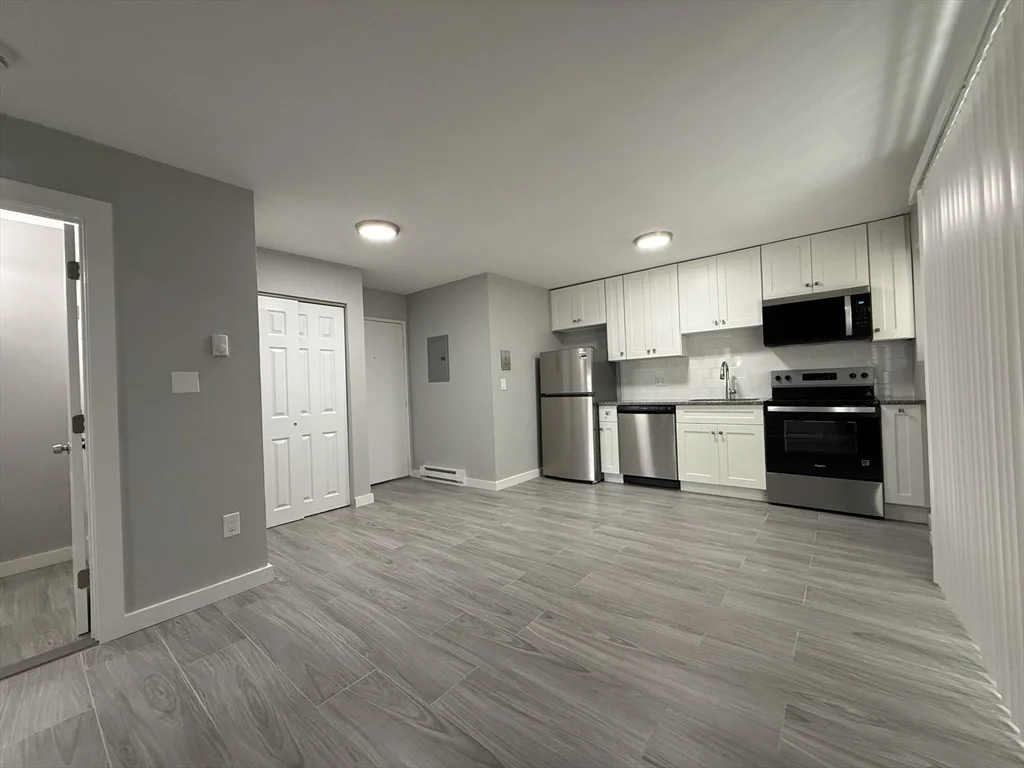 565 Hyde Park Ave, Roslindale