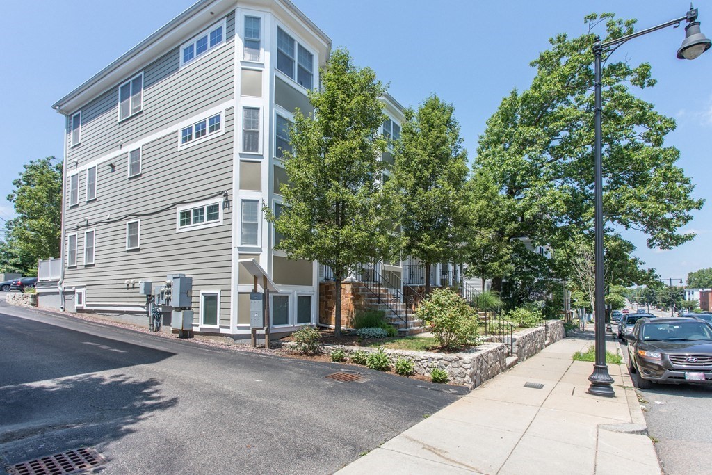 383 Hyde Park Ave, Jamaica Plain