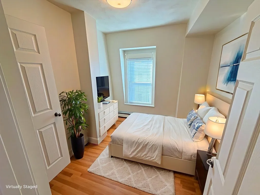 130 West 8th St, South Boston