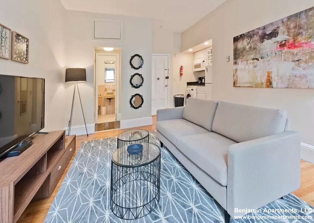 230 Newbury St, Back Bay