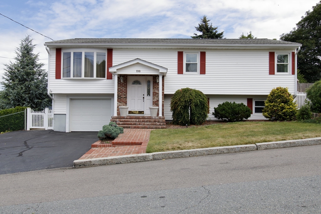 116 Bliss St, Fall River