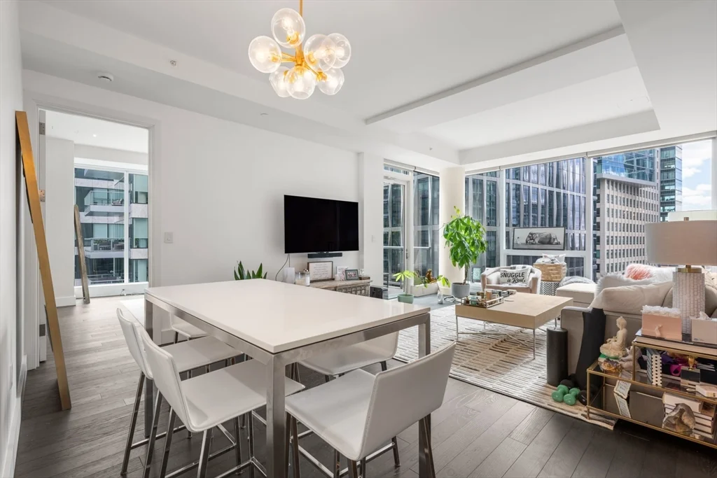 22 Liberty Dr, Seaport District