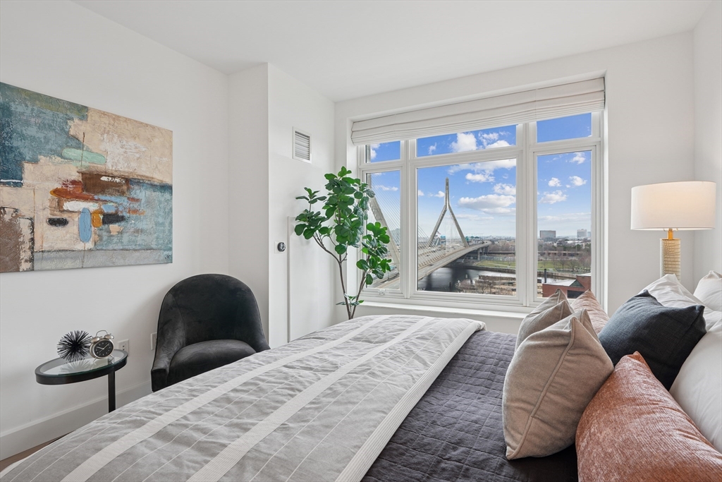 100 Lovejoy Wharf, Waterfront