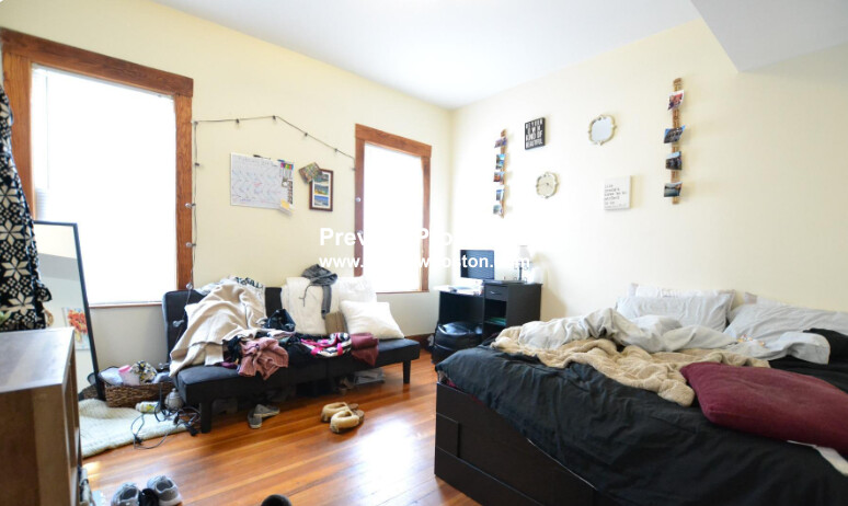 346 Faneuil St, Oak Square