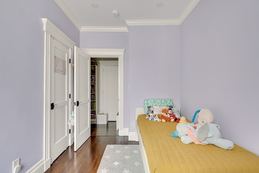 105 Winchester St, Coolidge Corner