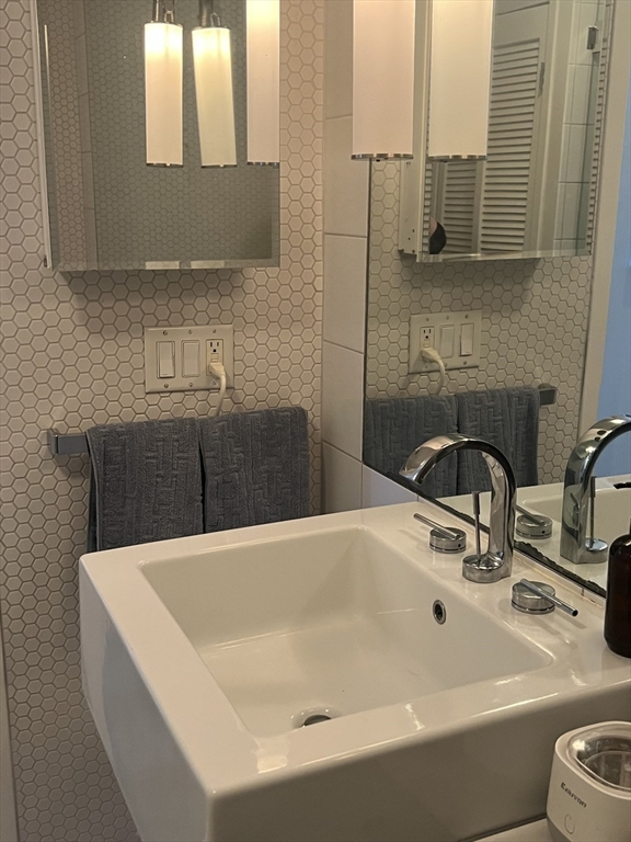 1166 Washington St, South End