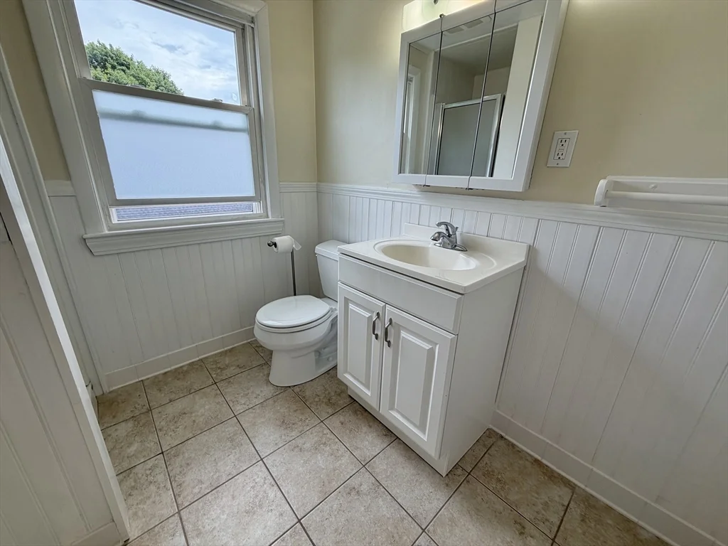 17 Hatfield Rd, West Newton
