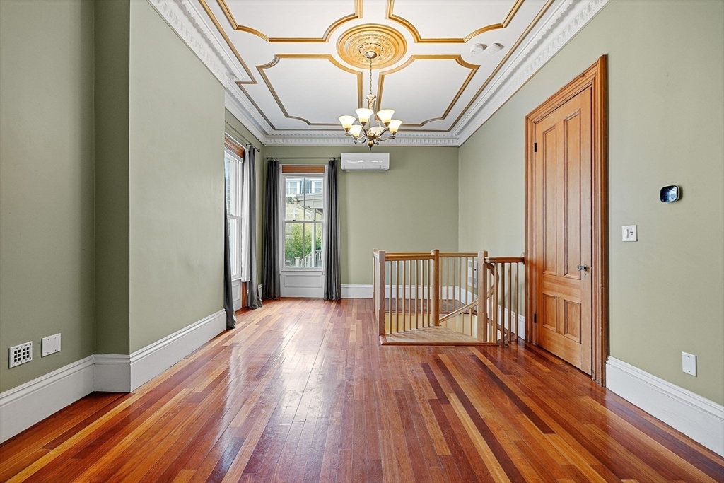 31 Millmont St, Roxbury